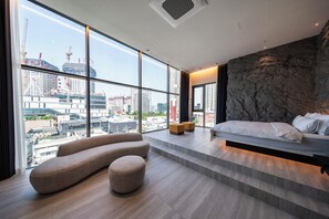 AU VIP, City View | Prémium ágynemű, pehelypaplan, minibár ingyenes italokkal és íróasztal