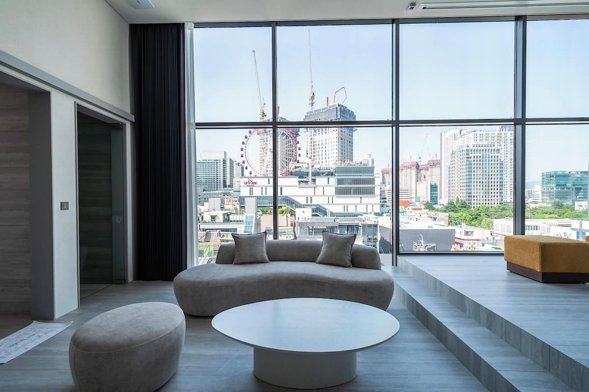 AU VIP, City View