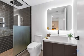 Shower, hair dryer, towels - Amazing Studio, Spectacular Amenities (Miami)