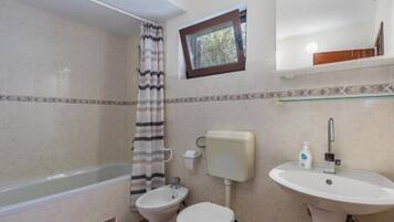 Shower, towels