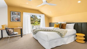 4 bedrooms, desk, iron/ironing board, free WiFi