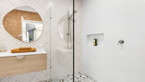 Douche, serviettes fournies