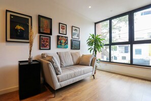 Televisión, oficina