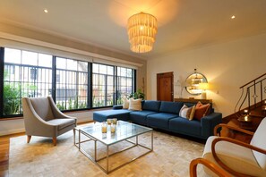 Televisión, oficina