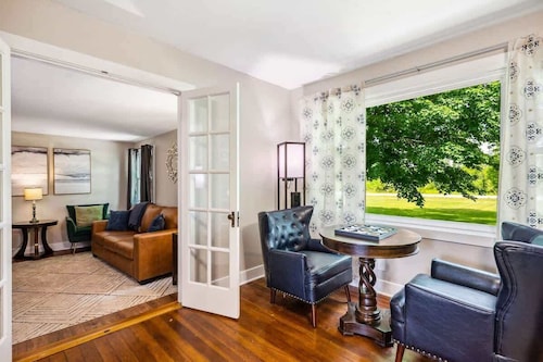 Private 5-Acre Retreat · Firepit · Egg Harbor