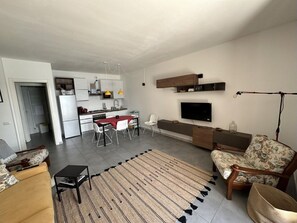 TV - Aurora's Home Lake View Apt (Argegno)