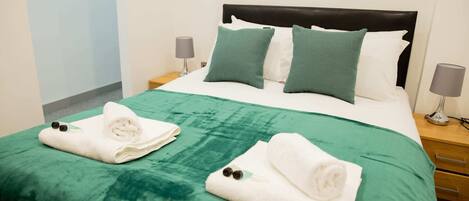 1 bedroom, desk, iron/ironing board, WiFi