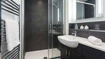 Shower, hair dryer, towels, shampoo