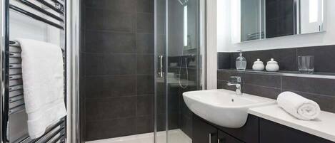 Shower, hair dryer, towels, shampoo