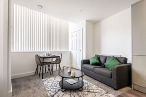 Televisión y oficina 