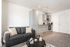 Televisión y oficina 