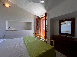 3 slaapkamers, een strijkplank/strijkijzer, wifi, beddengoed