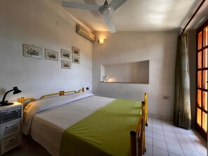 3 bedrooms, iron/ironing board, WiFi, bed sheets - Villa by the sea_beach walk (Porto Sa Ruxi)