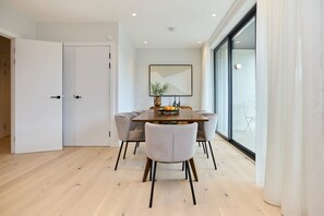 Apartment | 2 bedrooms - The Brondesbury Place - Bright 2bdr Flat With Balcony Parking (London)