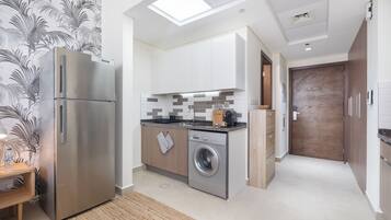 Superior Studio, Balcony, City View | Private kitchen | Fridge, oven, coffee/tea maker, toaster