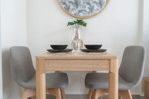 Studio Supérieur, balcon, vue ville | Salle à manger