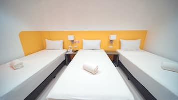 Habitación triple familiar | Wifi gratis y ropa de cama