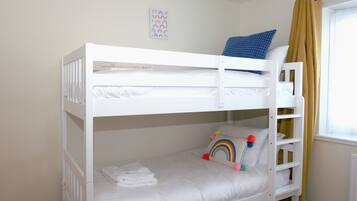 3 soverom, strykejern/-brett, reiseseng for barn og wi-fi (inkludert)