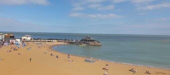 Family Seaside Bungalow - Max 6 Adults Only - 2 Small -Medium Sized Dogs Welcome - Nr Beach