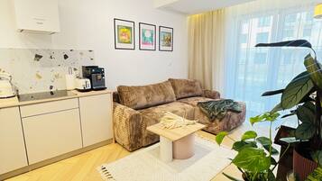 Smart TV, fireplace, stereo