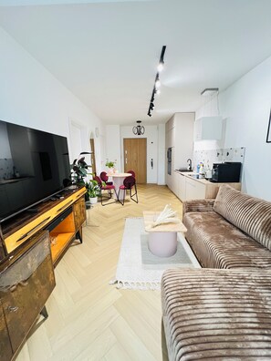 Téléviseur connecté, foyer, chaîne audio