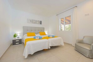 3 bedrooms, iron/ironing board, free WiFi, bed sheets