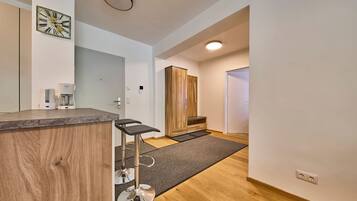 Appartement Classique, balcon, vue montagne | Coin séjour