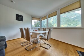Classic Apartment, Balcony, Mountain View | Living area | 50-inch flat-screen TV with cable channels, heated floors - Appartement Traumblick (Bad Hofgastein)