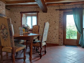 Dining - Countryside Retreat with Pool in Châteaudun's Historic Charm (Châteaudun)