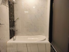 Deluxe non sea view | Bathroom