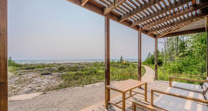 Lands End Private Tobermory Waterfront Escape