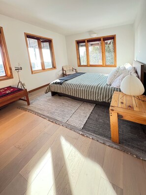 3 多间卧室、旅行婴儿床、免费 WiFi、床单