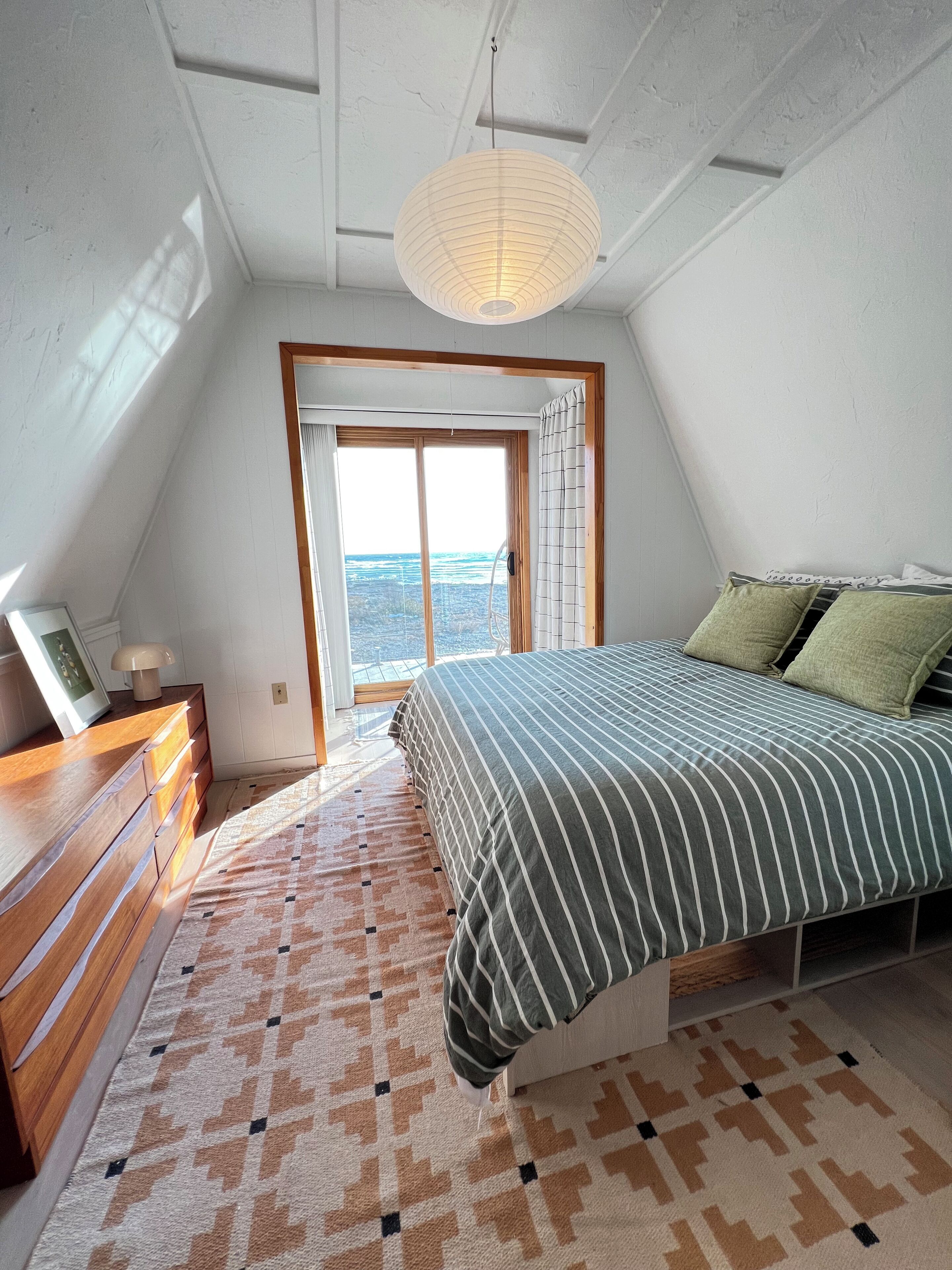 3 bedrooms, travel crib, free WiFi, bed sheets