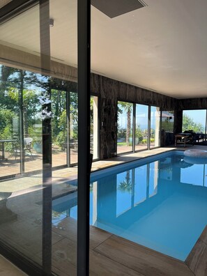 Indoor pool, a heated pool - Maison vue mer Avec Piscine Couverte (Grangues)