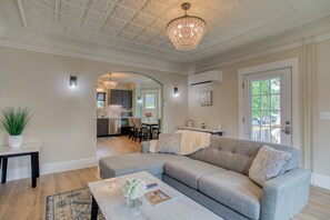 Smart TV - Captain' s Quarters  by Rocky Coast Rentals (Boothbay Harbor)