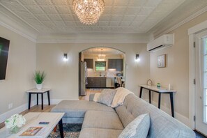 Smart TV - Captain' s Quarters  by Rocky Coast Rentals (Boothbay Harbor)