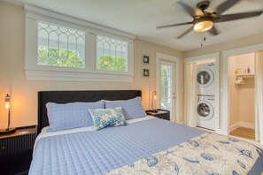 2 bedrooms, iron/ironing board, free WiFi