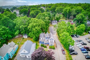 Exterior - Captain' s Quarters  by Rocky Coast Rentals (Boothbay Harbor)