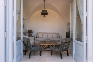 Romantisches Apartment, Terrasse | Wohnbereich