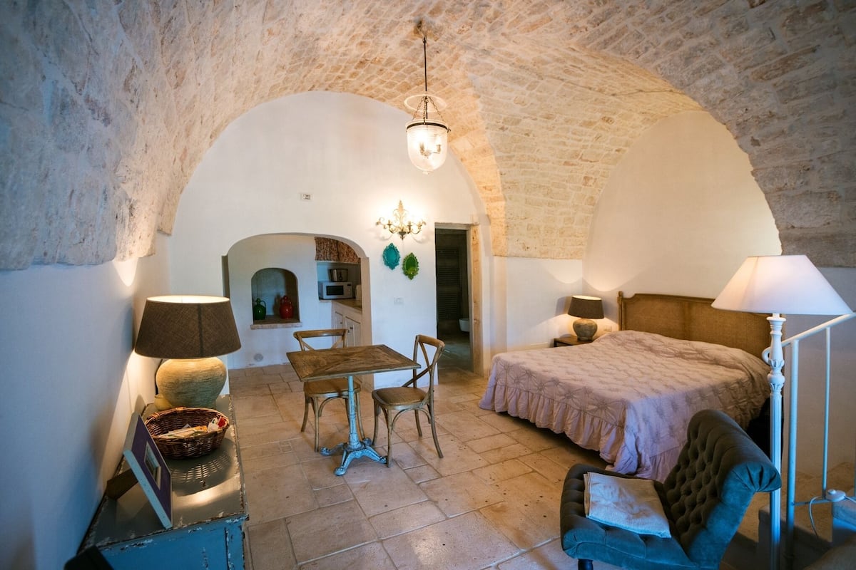 Basic Apartment, Patio | 1 bedroom, iron/ironing board, free WiFi, bed sheets