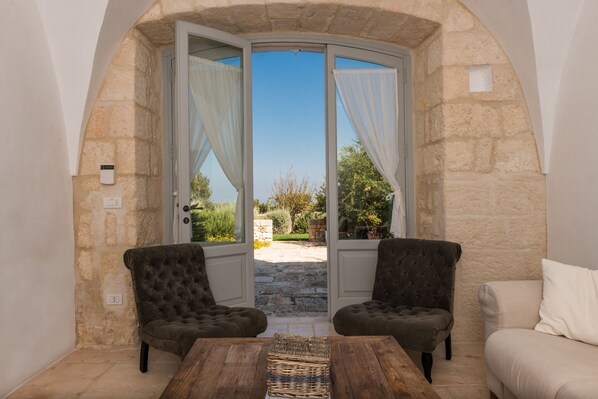 Romantisches Apartment, Terrasse | Wohnbereich