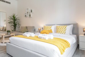 Elite Studio, Balcony, City View | Individually decorated, individually furnished, iron/ironing board