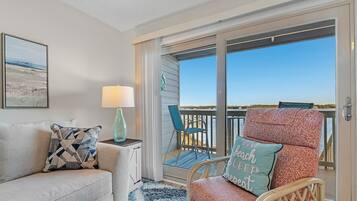 Comfort Condo, 1 Bedroom, Balcony, Beach View | Living room | 52-inch Smart TV with digital channels