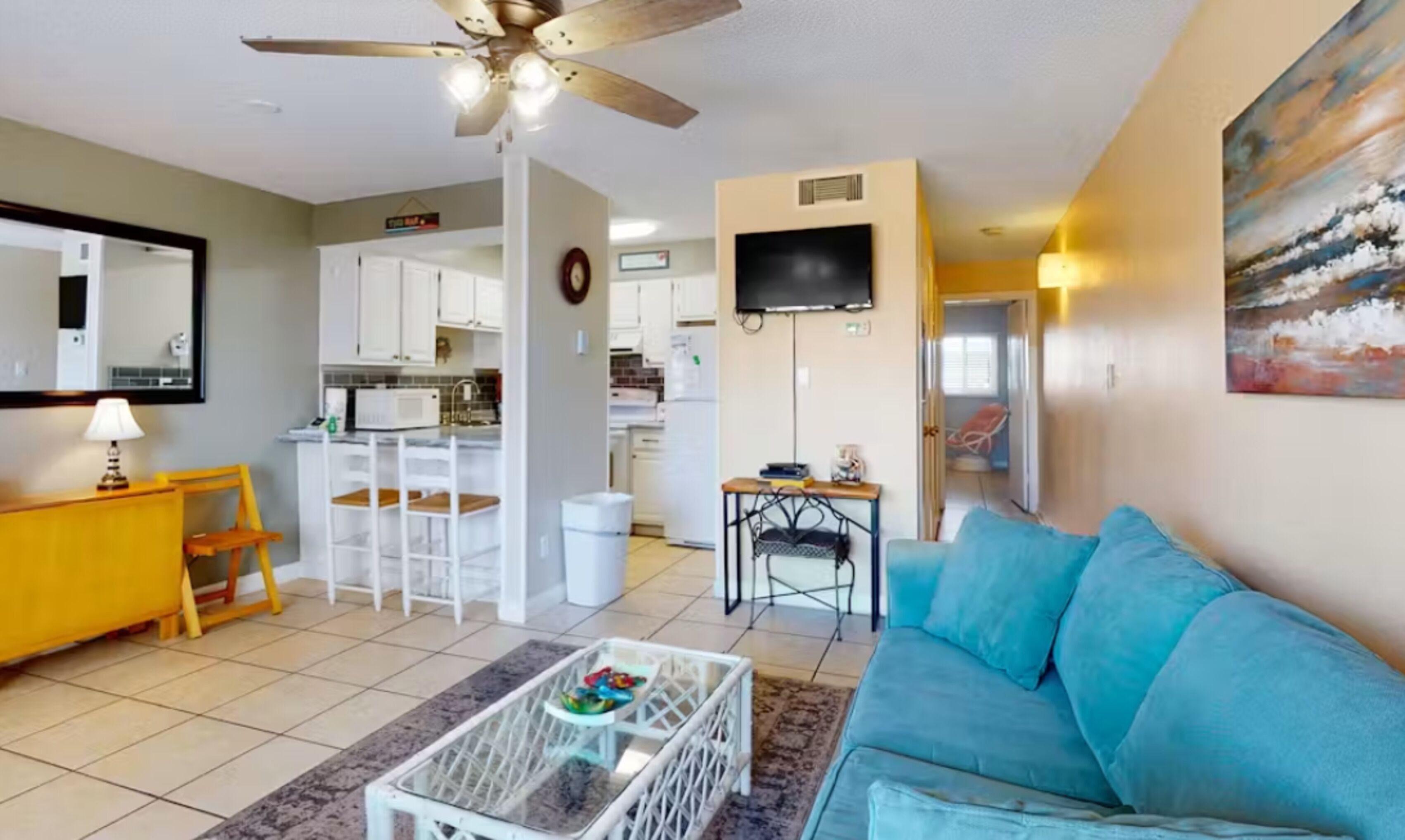 Signature Condo, 1 Bedroom, Bay View, Beachside | Living room | 52-inch Smart TV with digital channels