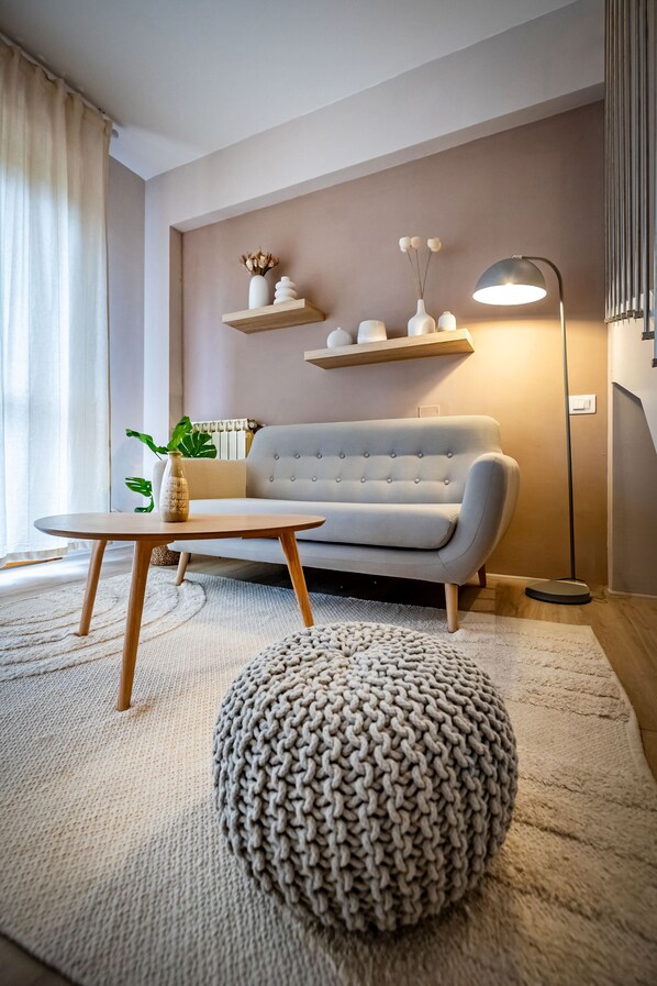 Duplex, Hill View | Living area