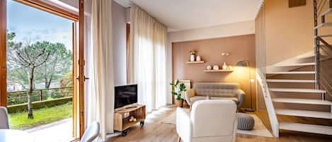 Duplex - utsikt mot bergen | Vardagsrum | 42-tums smart-tv med digitalkanaler