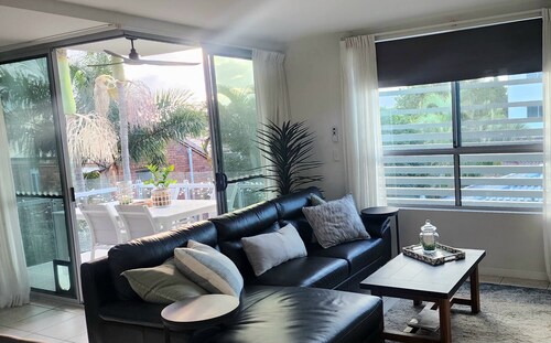 Boutique beach apartment, 400m walk to GC's best beach, restaurants, bars.