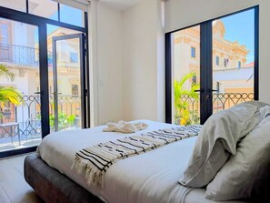 2 bedrooms, travel cot, free WiFi, bed sheets