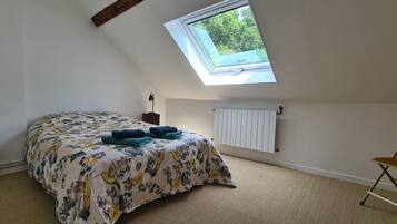 5 bedrooms, travel cot, free WiFi, bed sheets