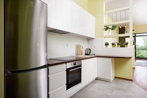 Refrigerador, horno, parrilla de estufa y lavavajillas 